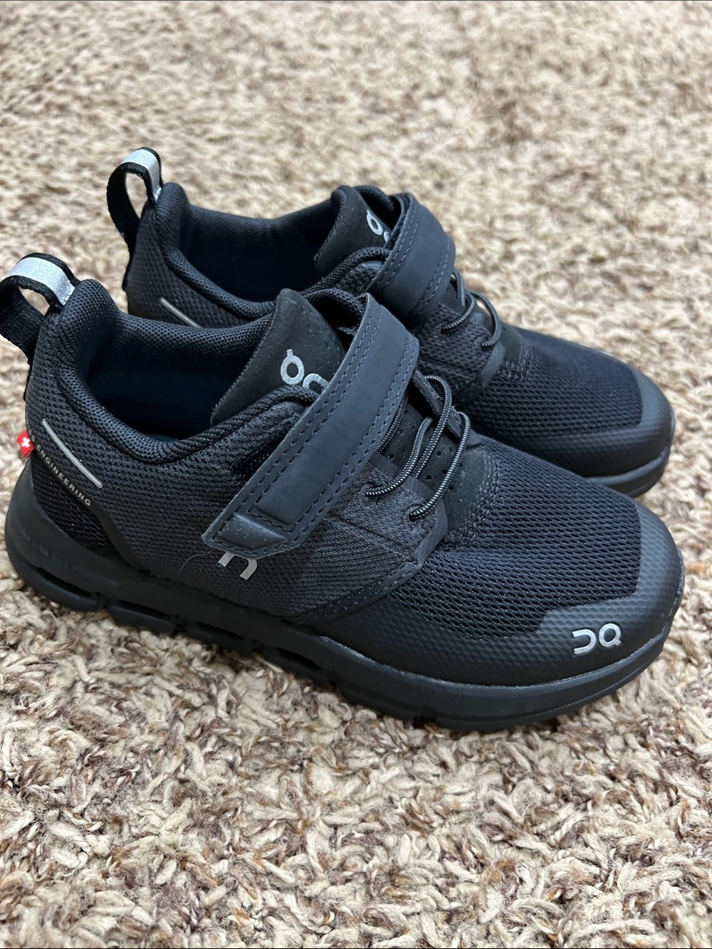 New On Cloudplay shoes sz 11 toddler